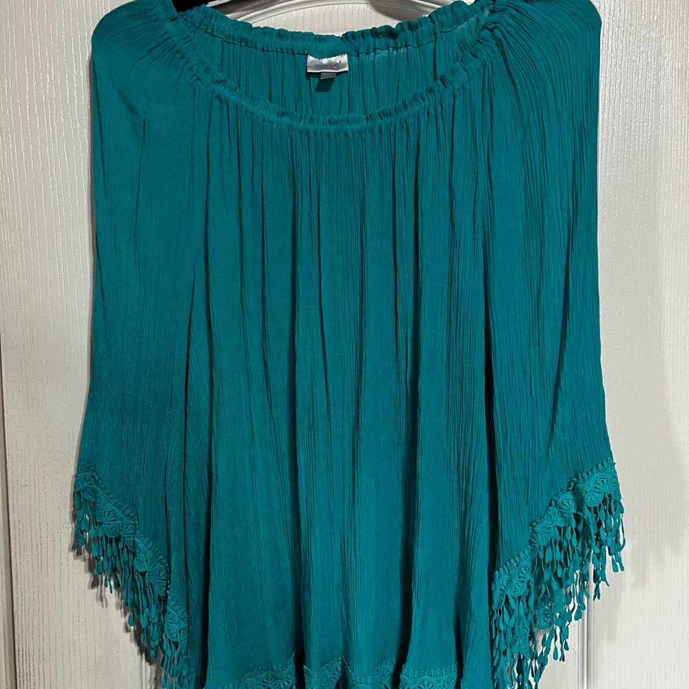 Avenue Aqua Blouse w/detail on hems 22/24